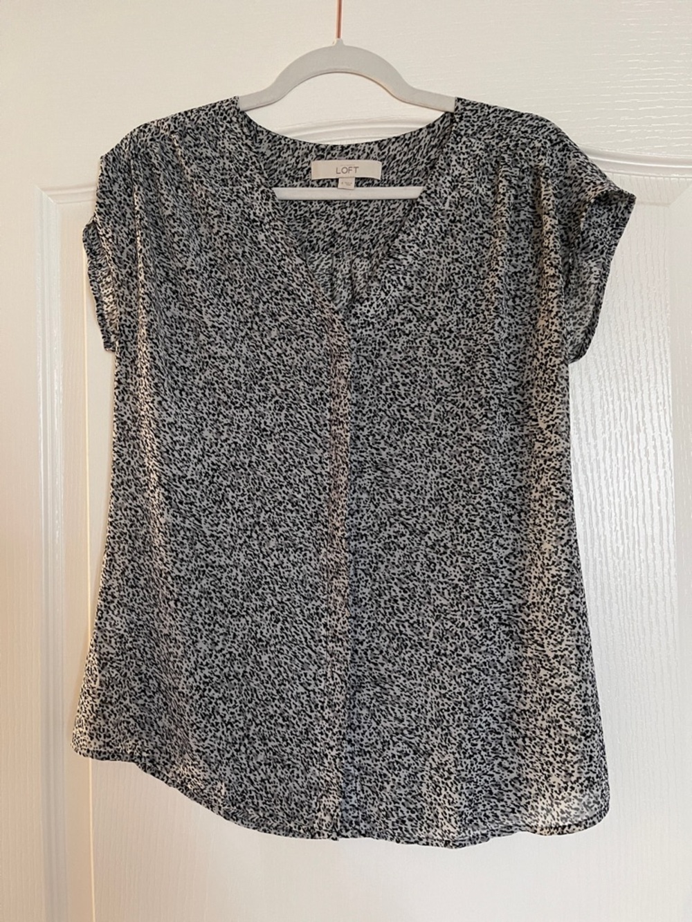 LOFT Black and White animal Printed cap Sleeve V-Neck Blouse
